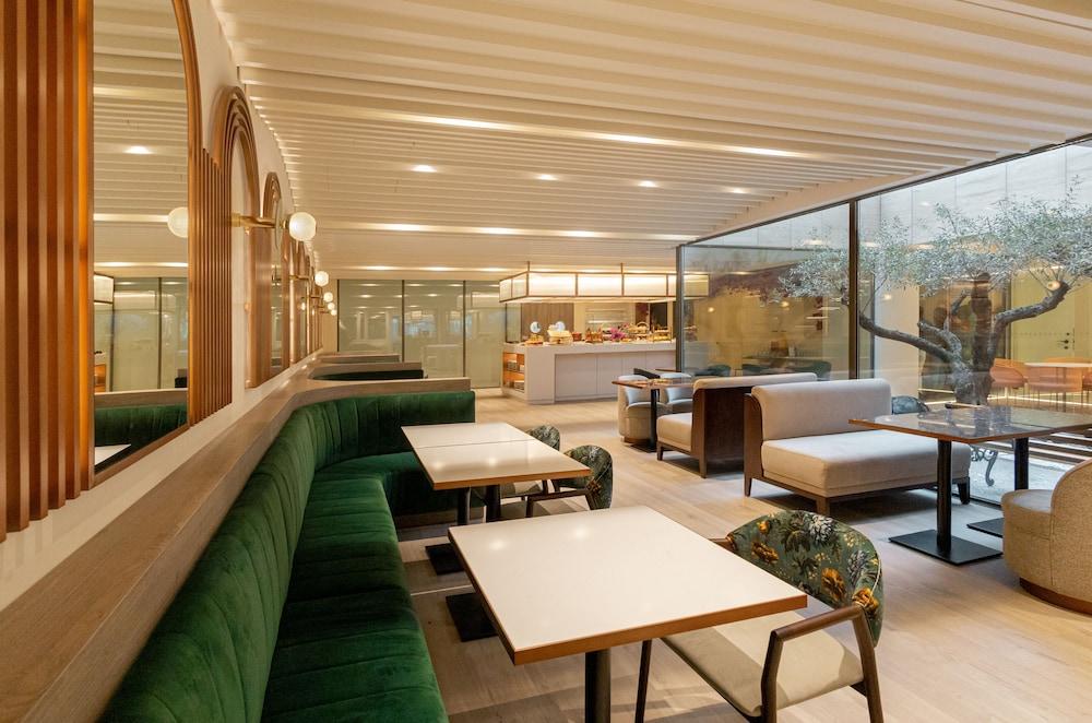 Luster Hotel