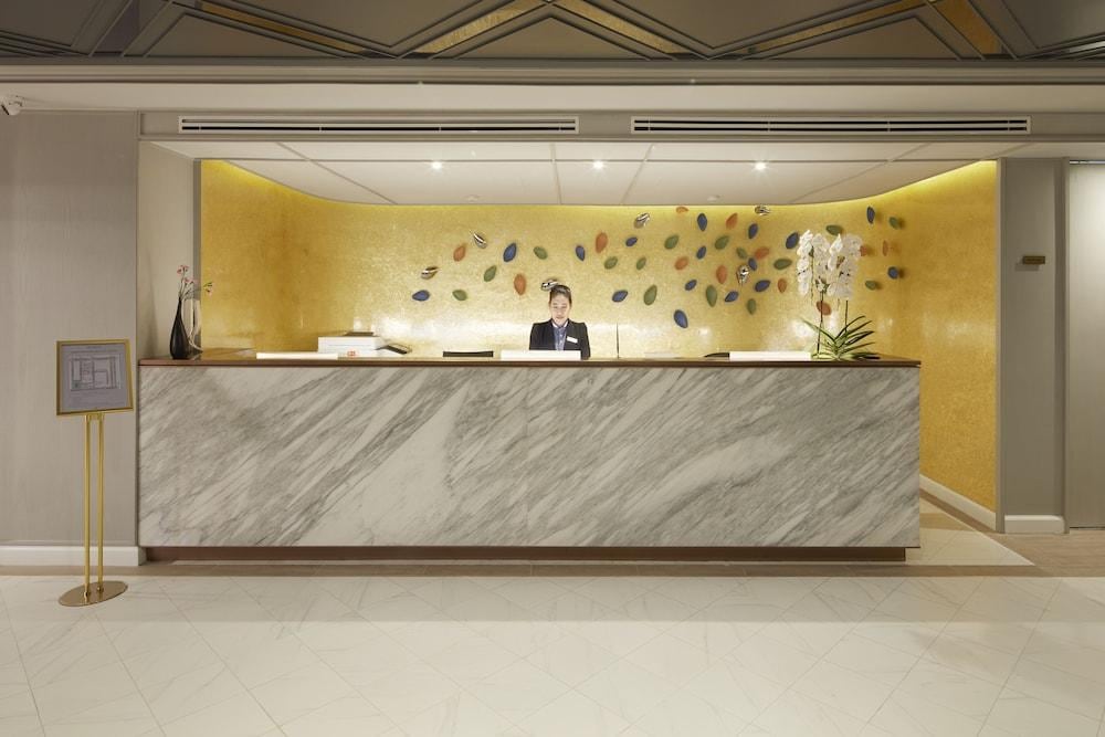 The Quarter Ploenchit by UHG