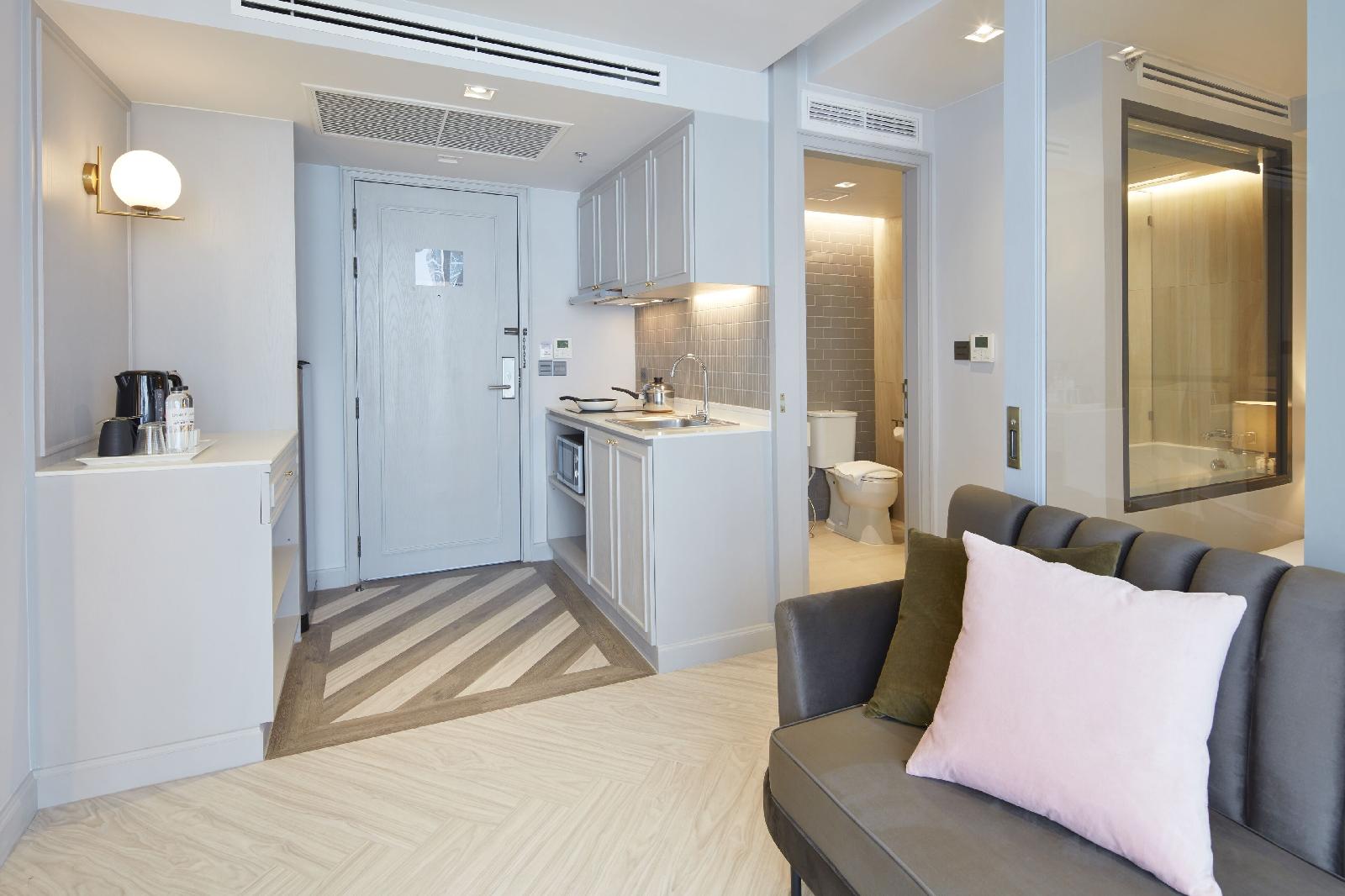 The Quarter Ploenchit by UHG
