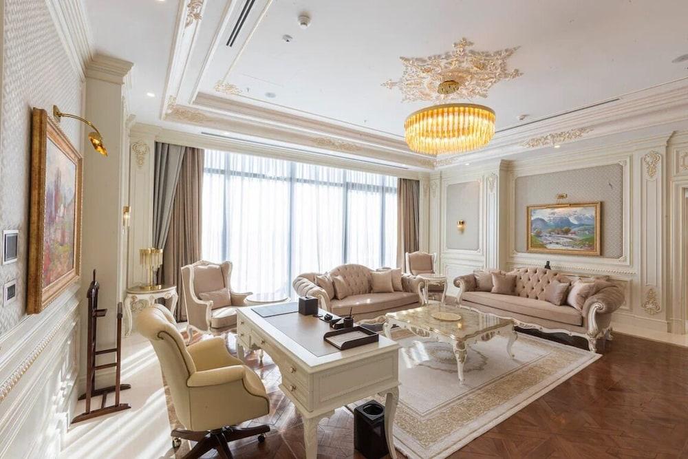 Savitsky Plaza Hotel