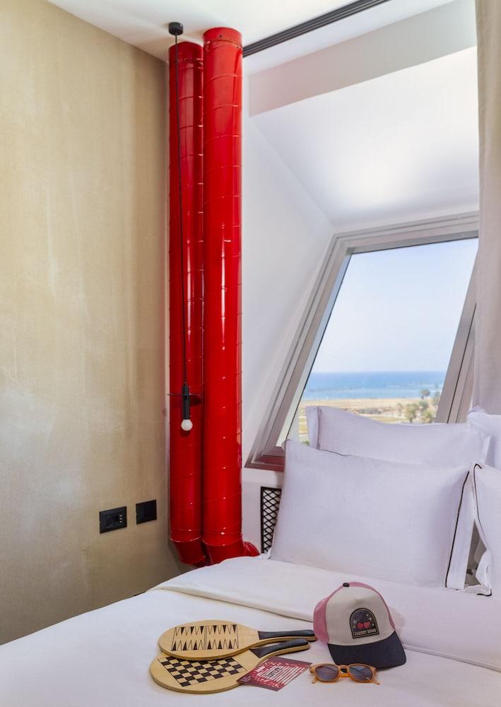 Brown Brut Hotel