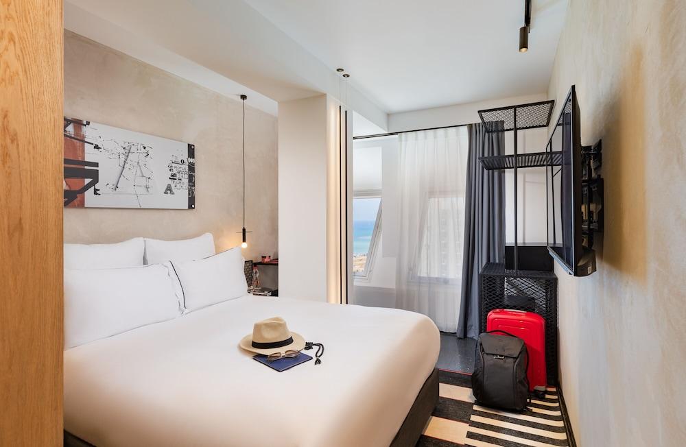Brown Brut Hotel