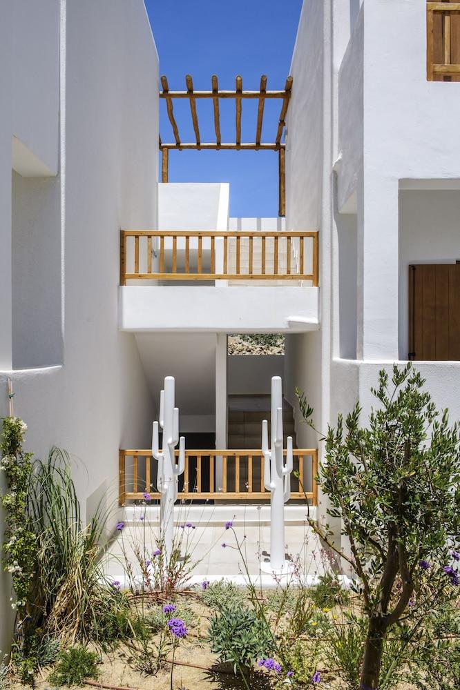 Mykonaki Hotel