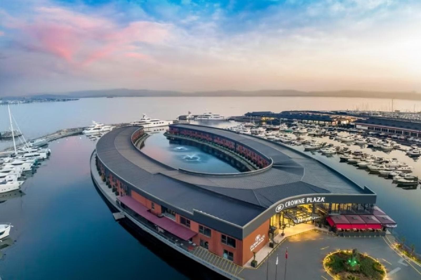 Crowne Plaza Istanbul Tuzla Viaport Marina