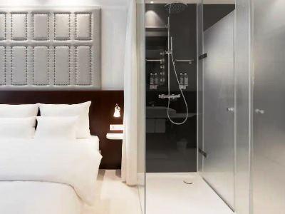 Ruby Louise Hotel
