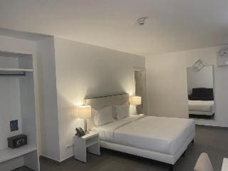 Oasis White 