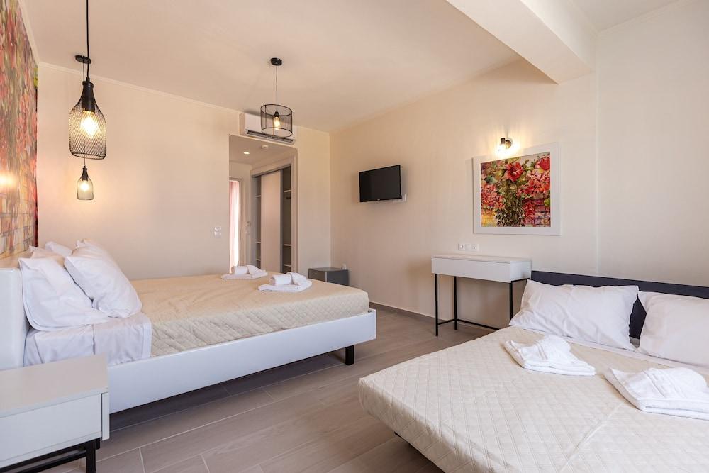 Aqua Luxury Suites