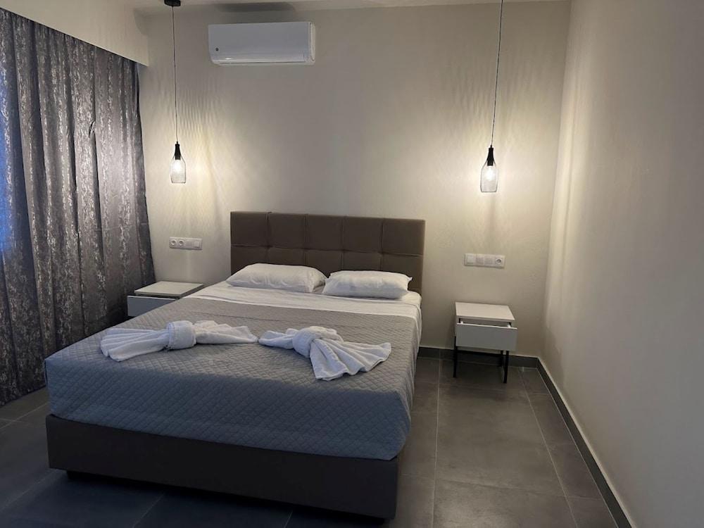 Aqua Luxury Suites
