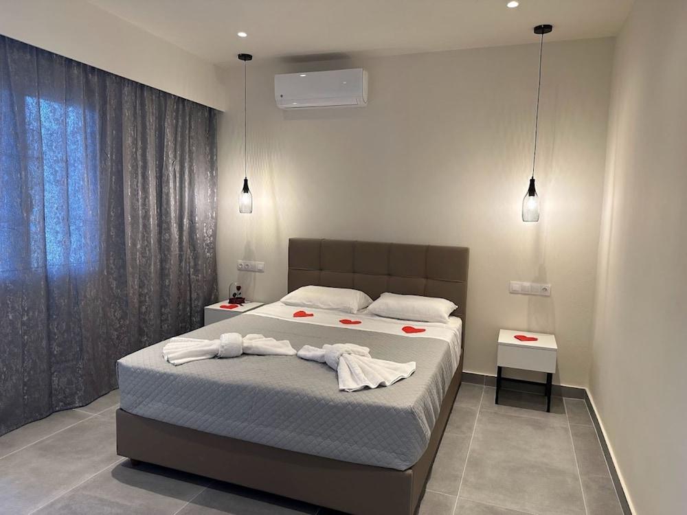 Aqua Luxury Suites