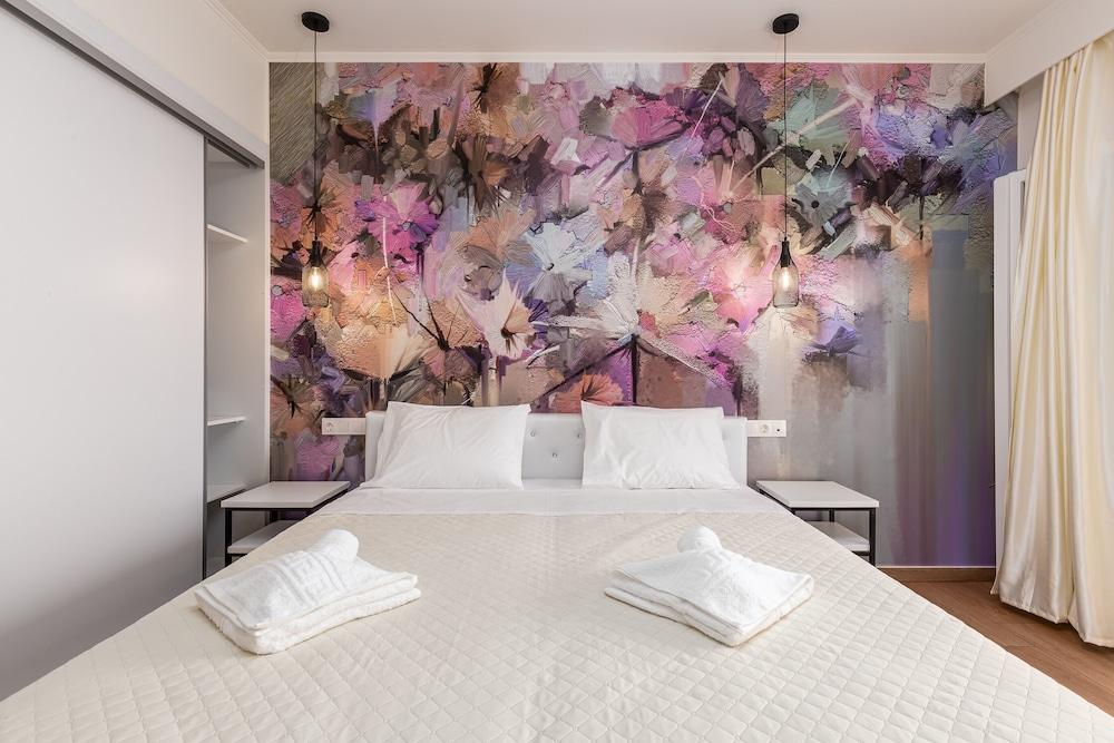Aqua Luxury Suites