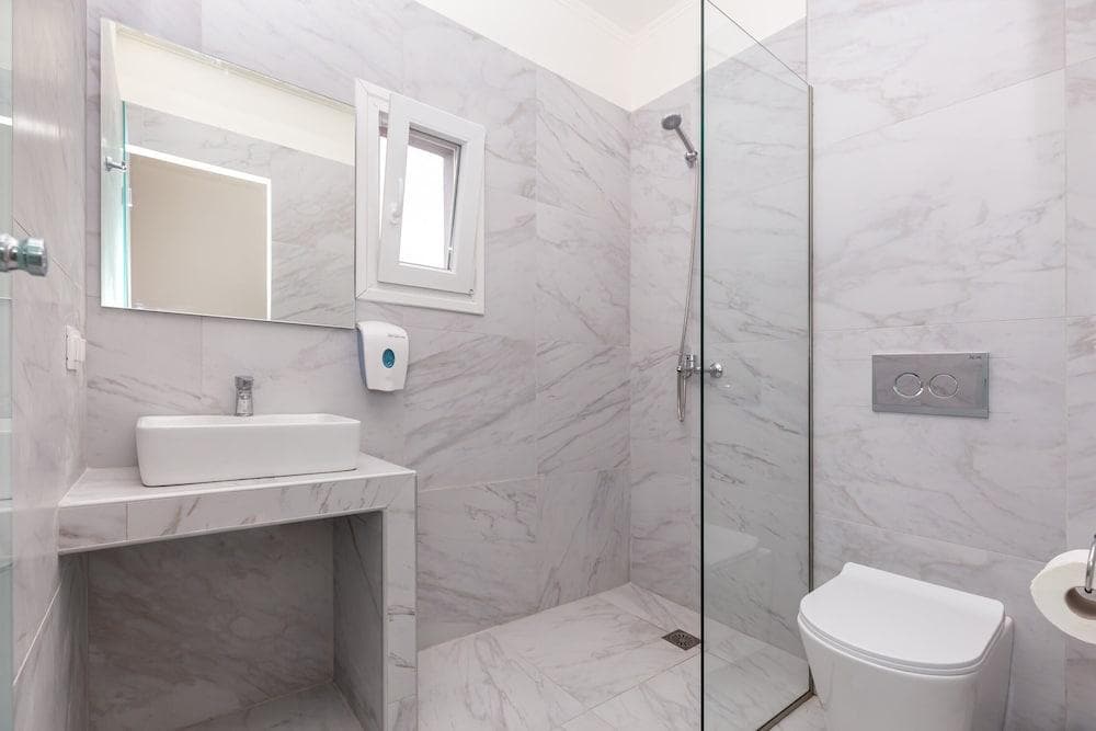 Aqua Luxury Suites
