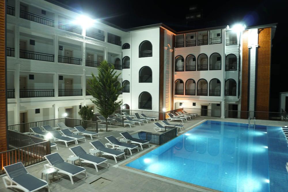 Grand Naz Garden Hotel