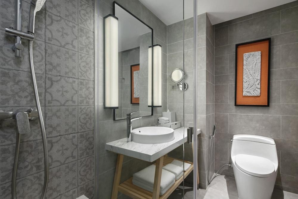 Four Points by Sheraton Phuket Patong Beach Resort