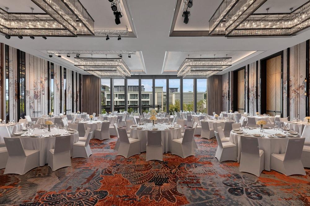 Four Points by Sheraton Phuket Patong Beach Resort