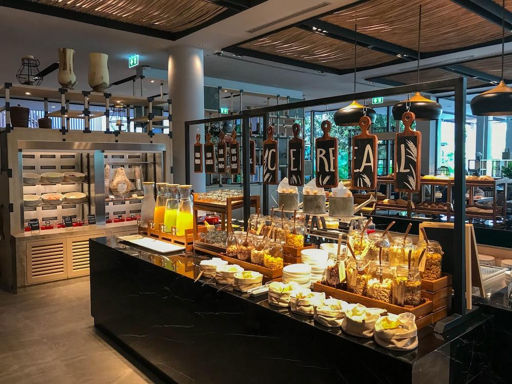 Four Points by Sheraton Phuket Patong Beach Resort
