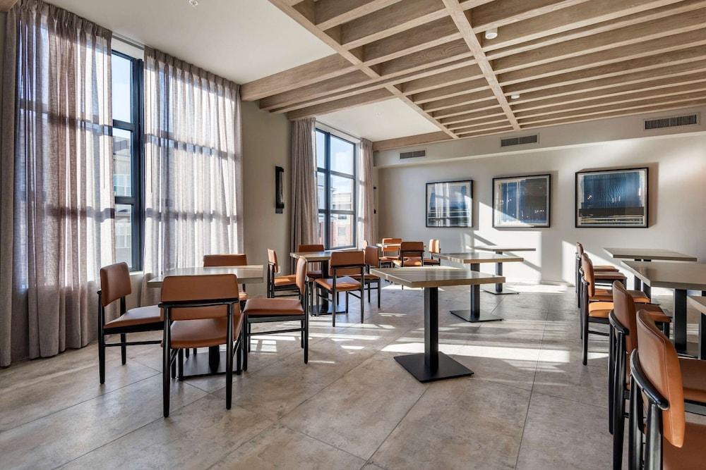 Cambria Hotel Portland Downtown-Old Port