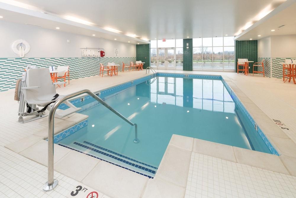 Holiday Inn & Suites Detroit - Troy