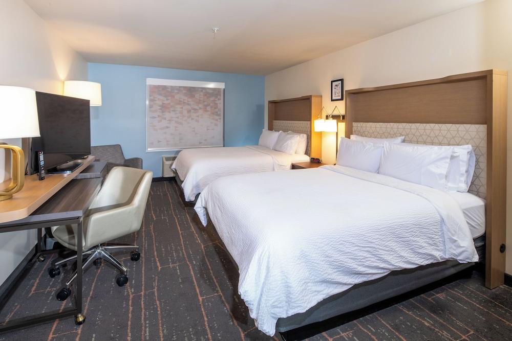 Holiday Inn & Suites Detroit - Troy