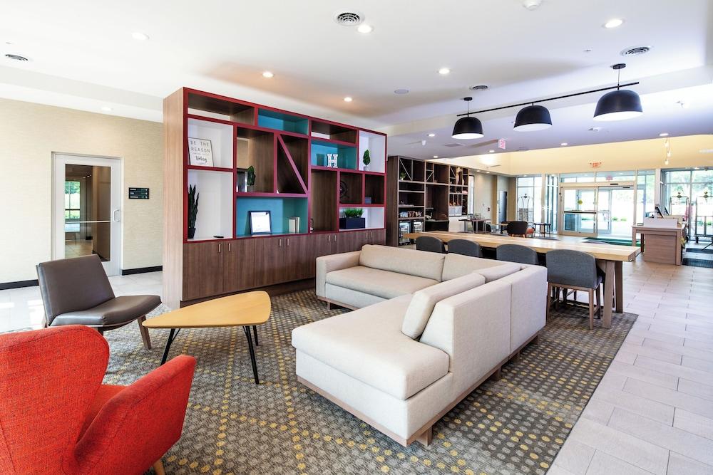 Holiday Inn & Suites Detroit - Troy