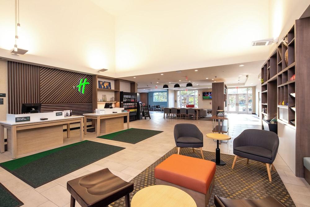 Holiday Inn & Suites Detroit - Troy