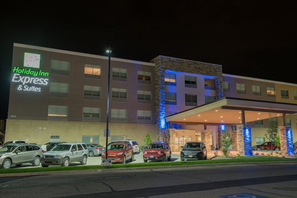 Holiday Inn Express & Suites Louisville North Jeffersonville