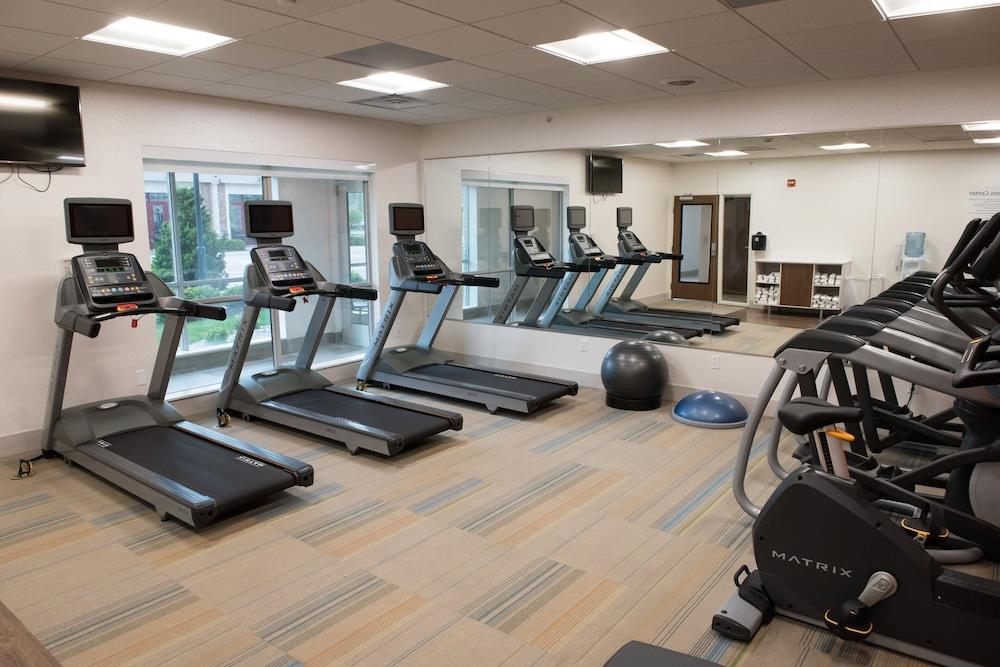 Holiday Inn Express & Suites Louisville North Jeffersonville