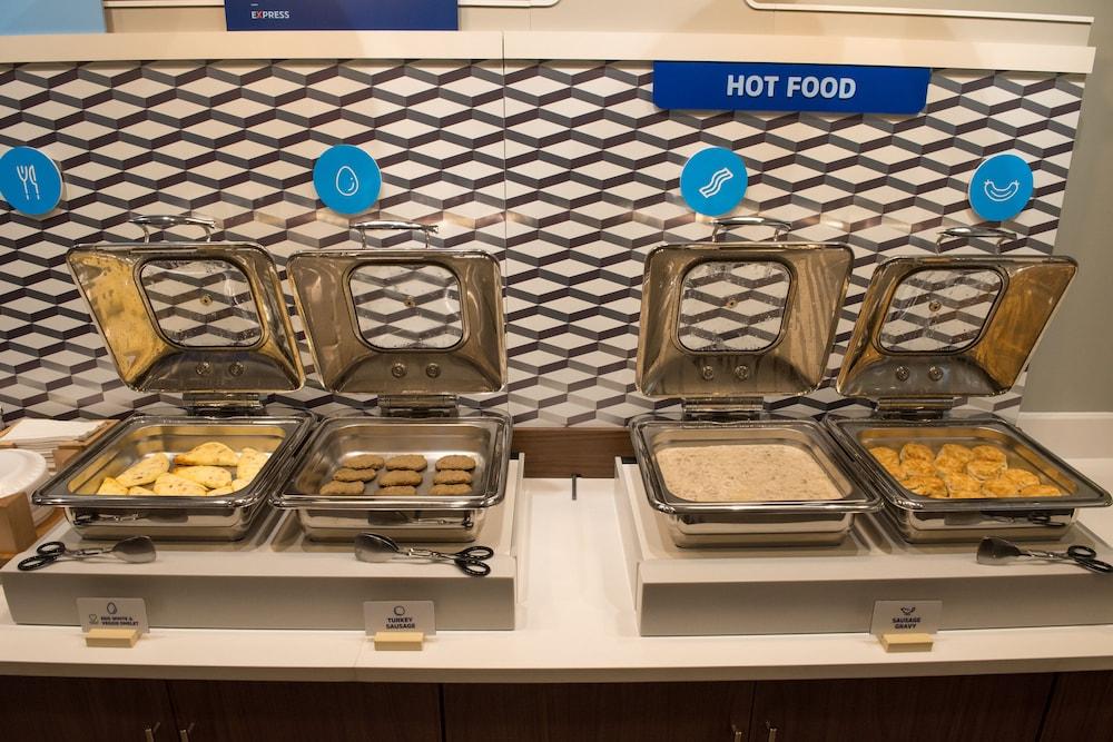 Holiday Inn Express & Suites Louisville North Jeffersonville