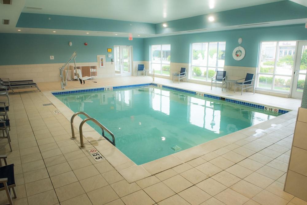 Holiday Inn Express & Suites Louisville North Jeffersonville
