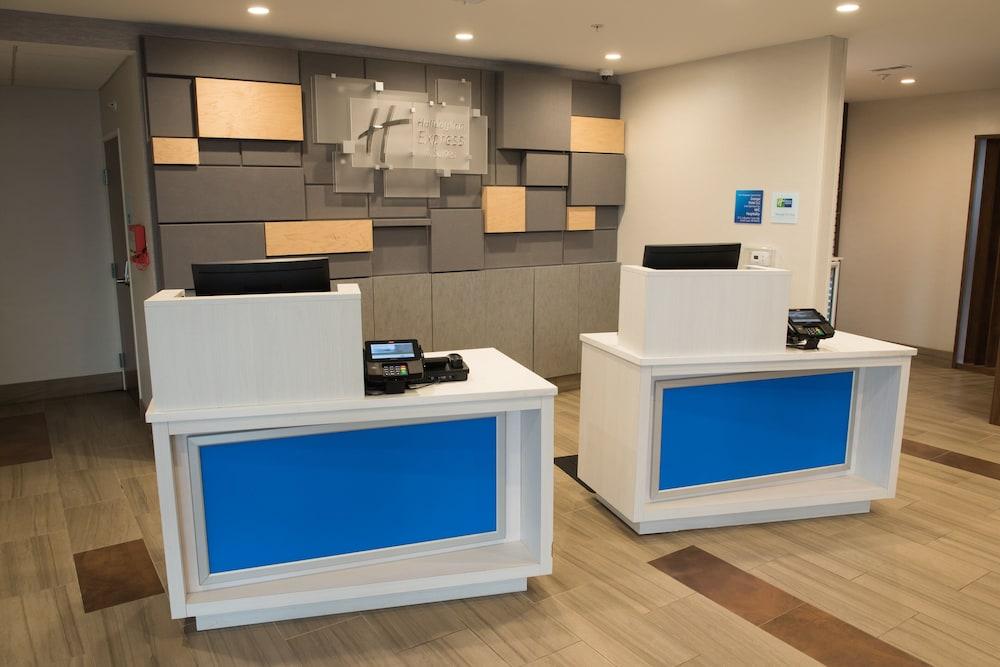 Holiday Inn Express & Suites Louisville North Jeffersonville