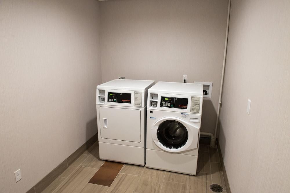 Holiday Inn Express & Suites Louisville North Jeffersonville