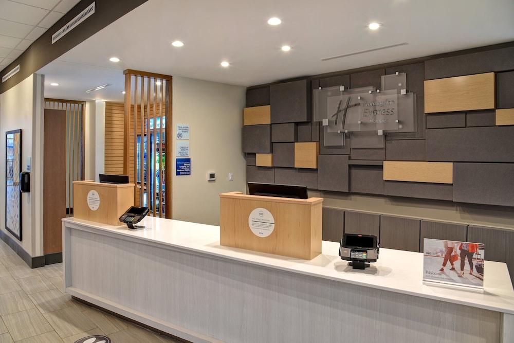 Holiday Inn Express & Suites Ottawa