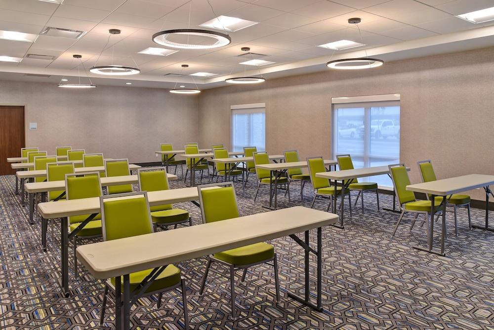 Holiday Inn Express & Suites Ottawa