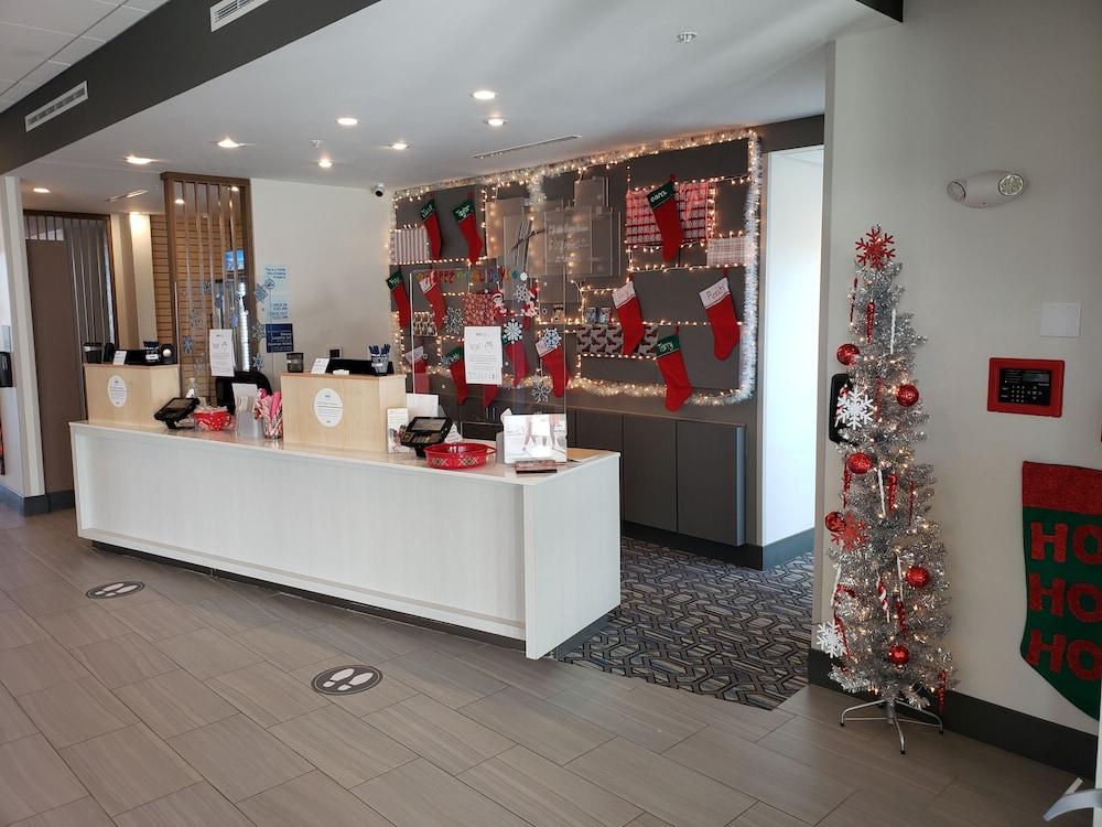 Holiday Inn Express & Suites Ottawa