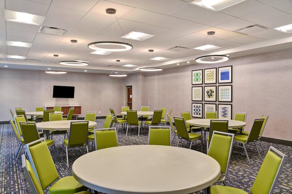 Holiday Inn Express & Suites Ottawa