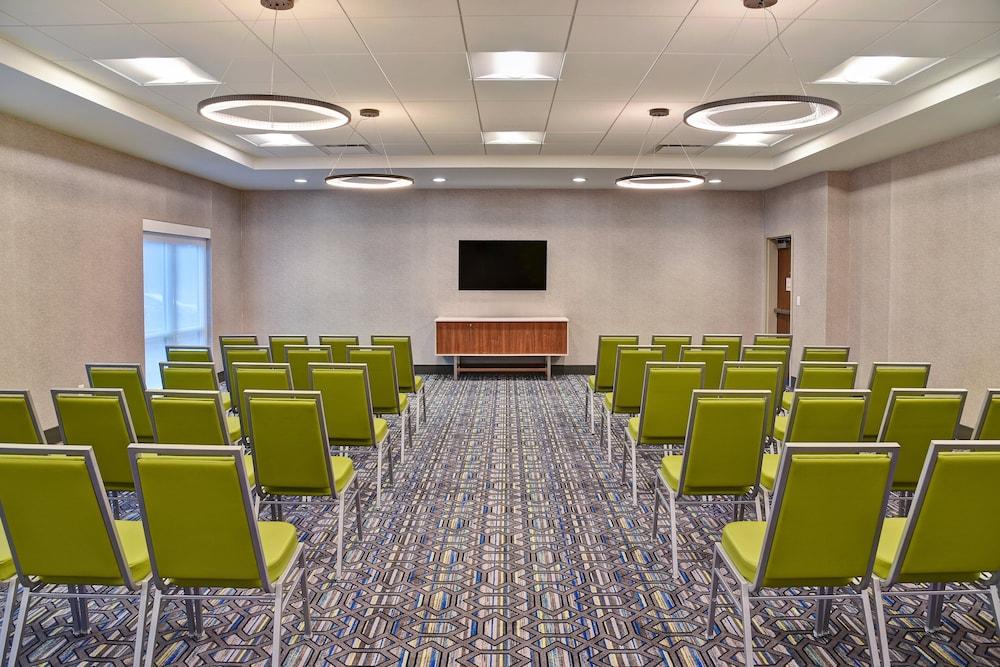 Holiday Inn Express & Suites Ottawa