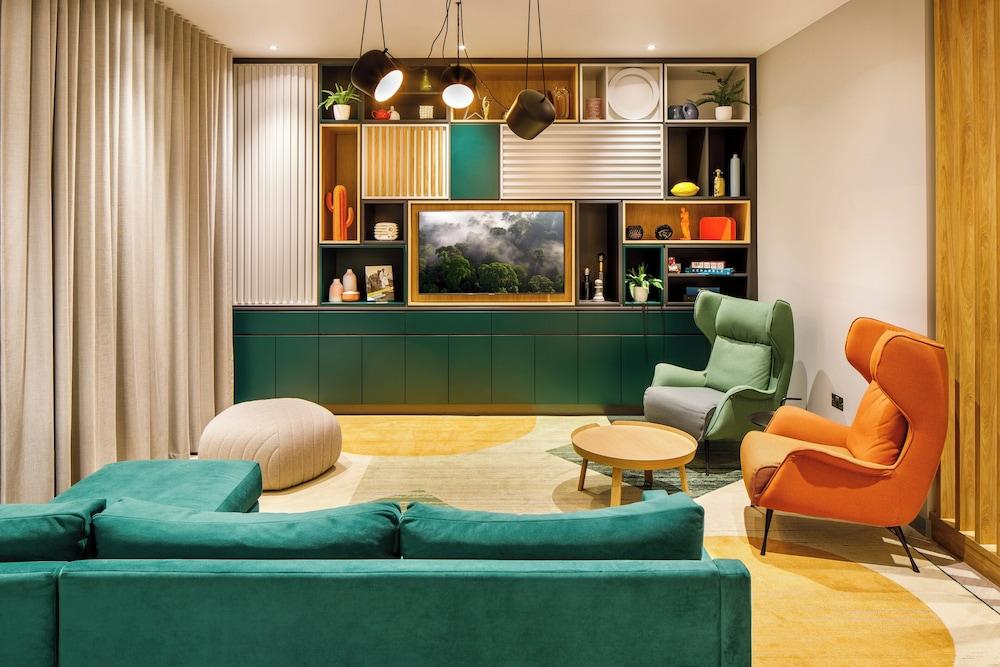 Holiday Inn Manchester Airport