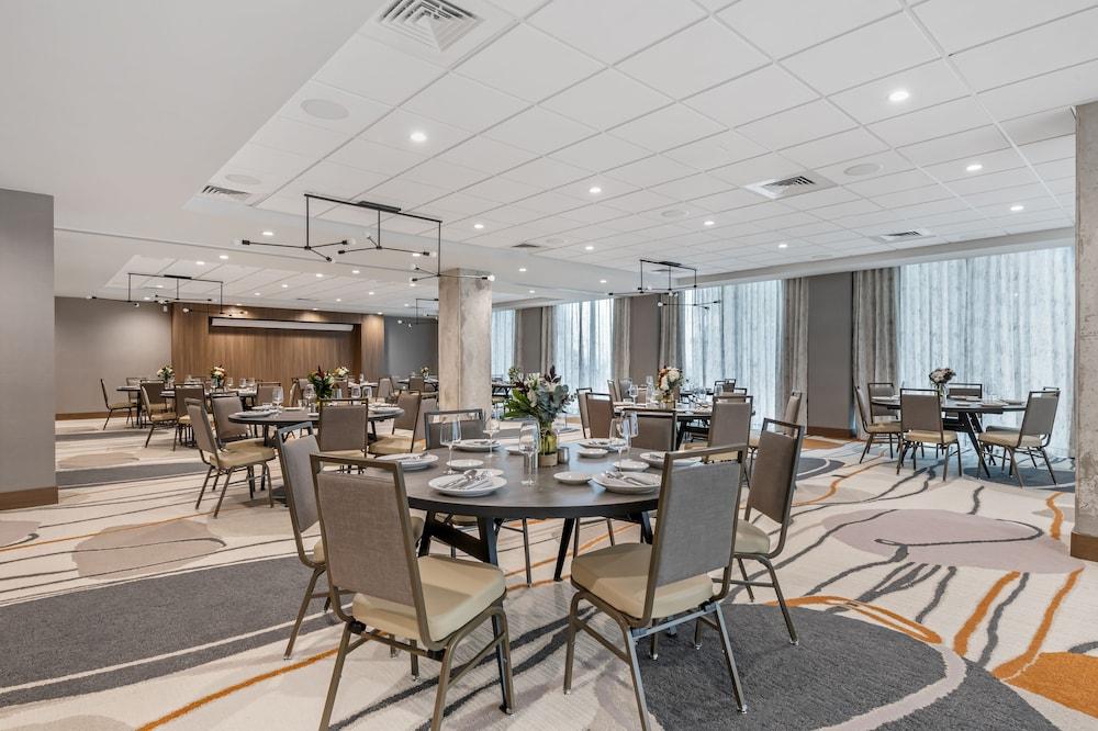 Cambria Hotel Austin Downtown