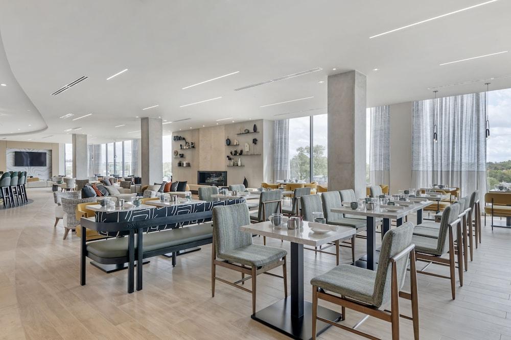 Cambria Hotel Austin Downtown