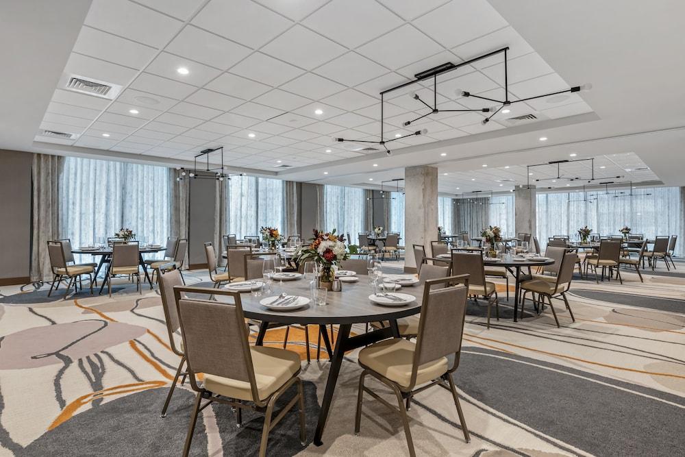 Cambria Hotel Austin Downtown