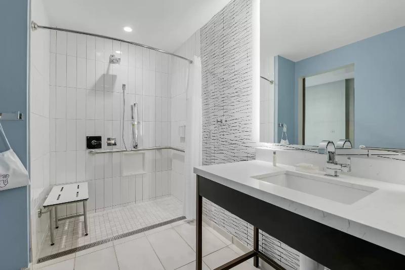 Cambria Hotel Austin Downtown
