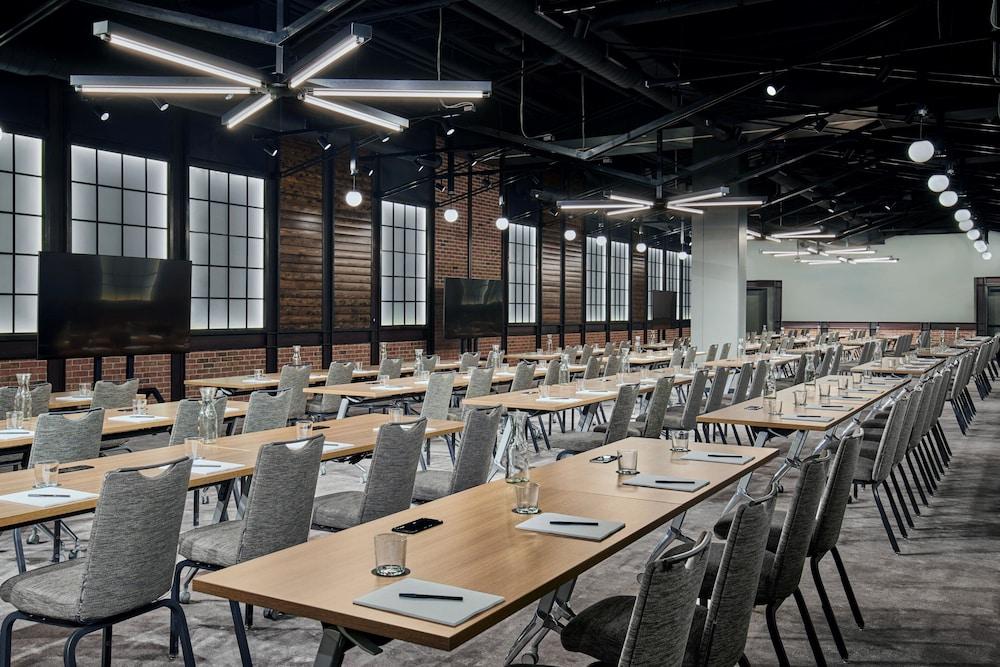Moxy Downtown Los Angeles