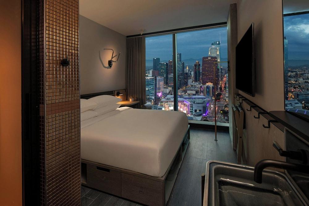 Moxy Downtown Los Angeles