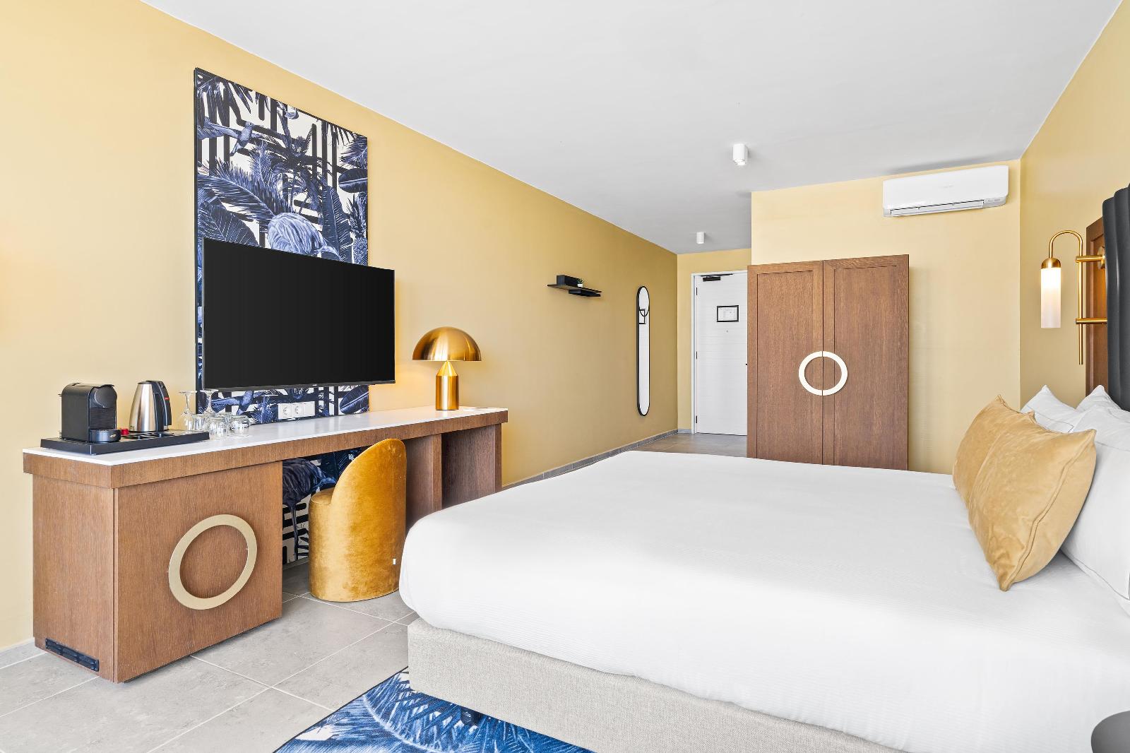 The Rif At Mangrove Beach Corendon Curacao All-Inclusive, Curio By Hilton