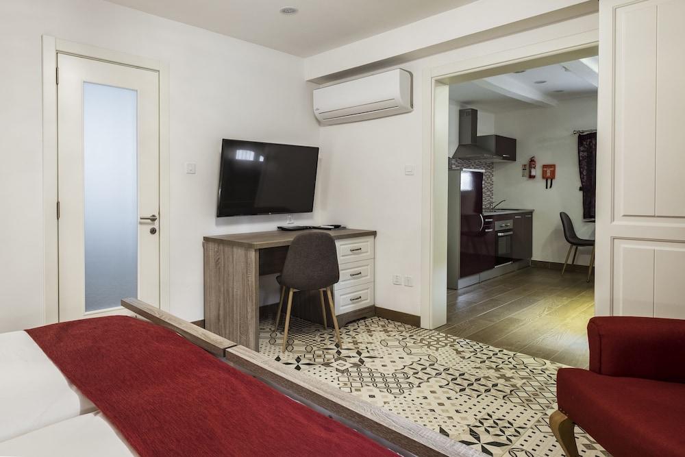 Jean De Valette Boutique Living