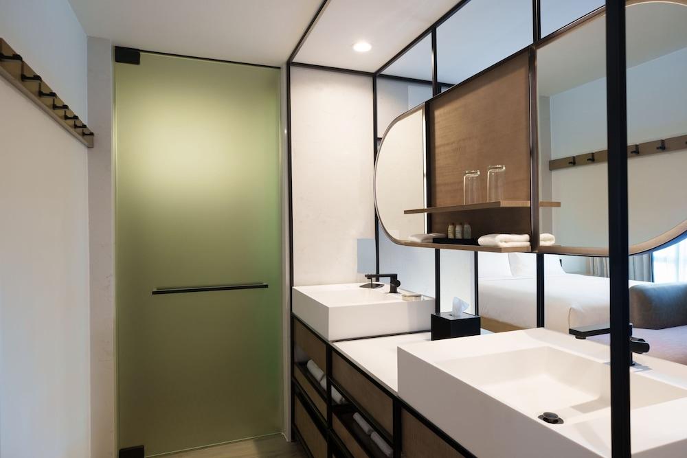 Renaissance New York Flushing Hotel at Tangram