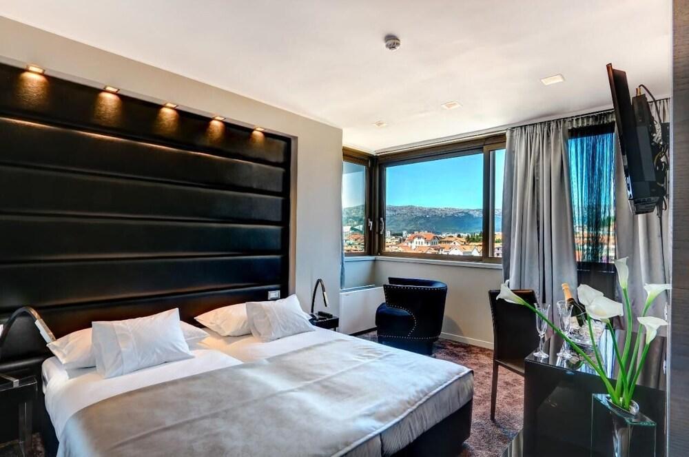Seascape Luxury Rooms
