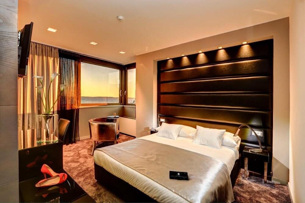 Seascape Luxury Rooms