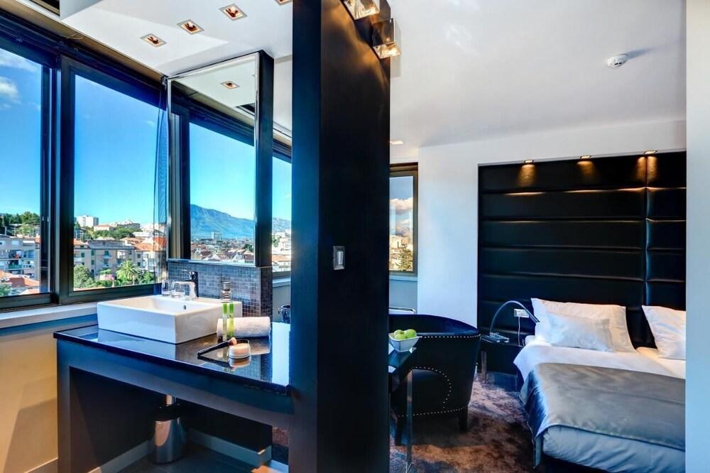 Seascape Luxury Rooms