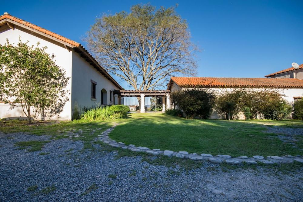 Hotel Torrontes