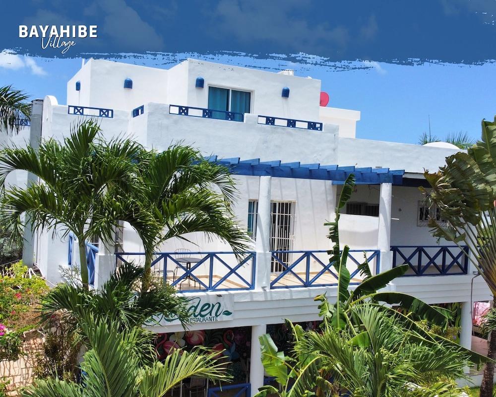 Tribe Inn & Rooftop Lounge